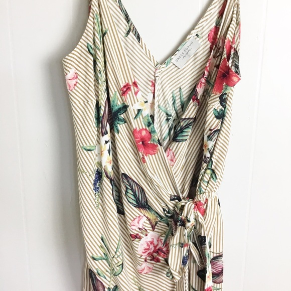 Dress Forum Floral Romper Size Large L Vacation Summer Stripped - Picture 2 of 5